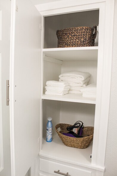 Extra bathroom storage - 10023 Olmos Dr