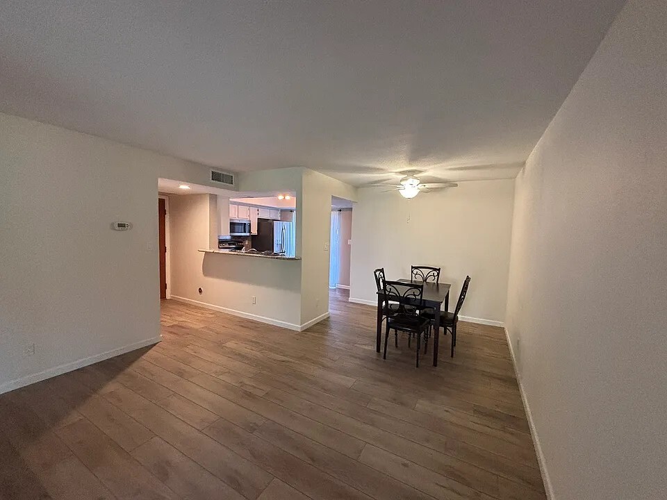 Building Photo - 9550 N 94th Plz