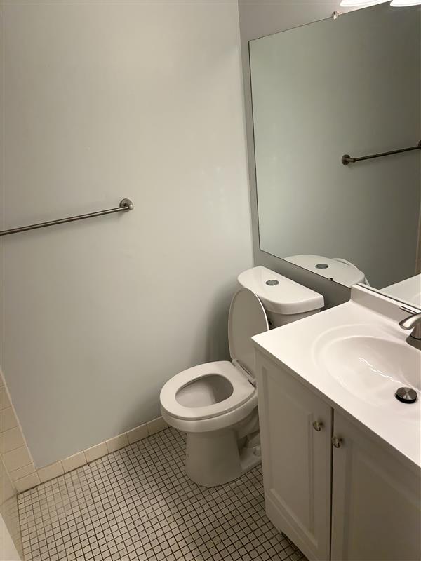 Hall Bathroom - 57003 Delaire Landing Rd