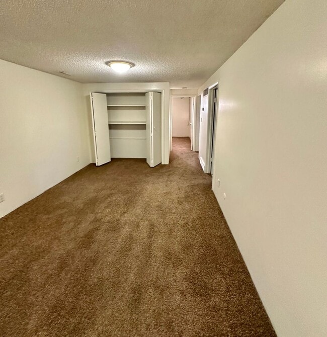 Building Photo - Remodeled 4 Bd Home with 23'x35' Heated Wo...