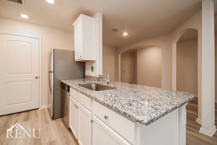 Building Photo - 10446 Sweetwater Creek Dr