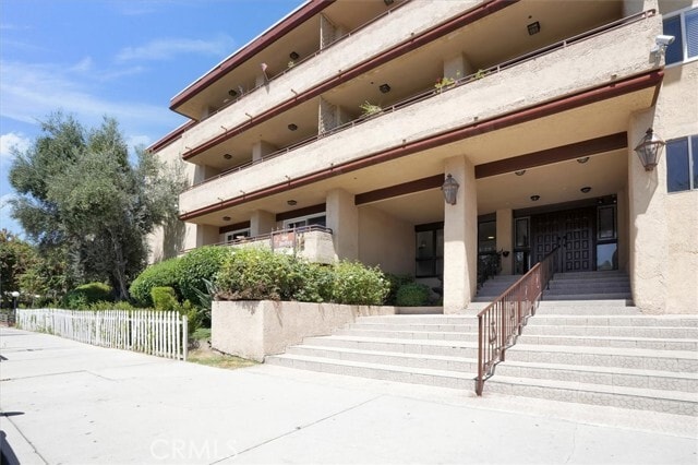 Building Photo - 5412 Lindley Ave