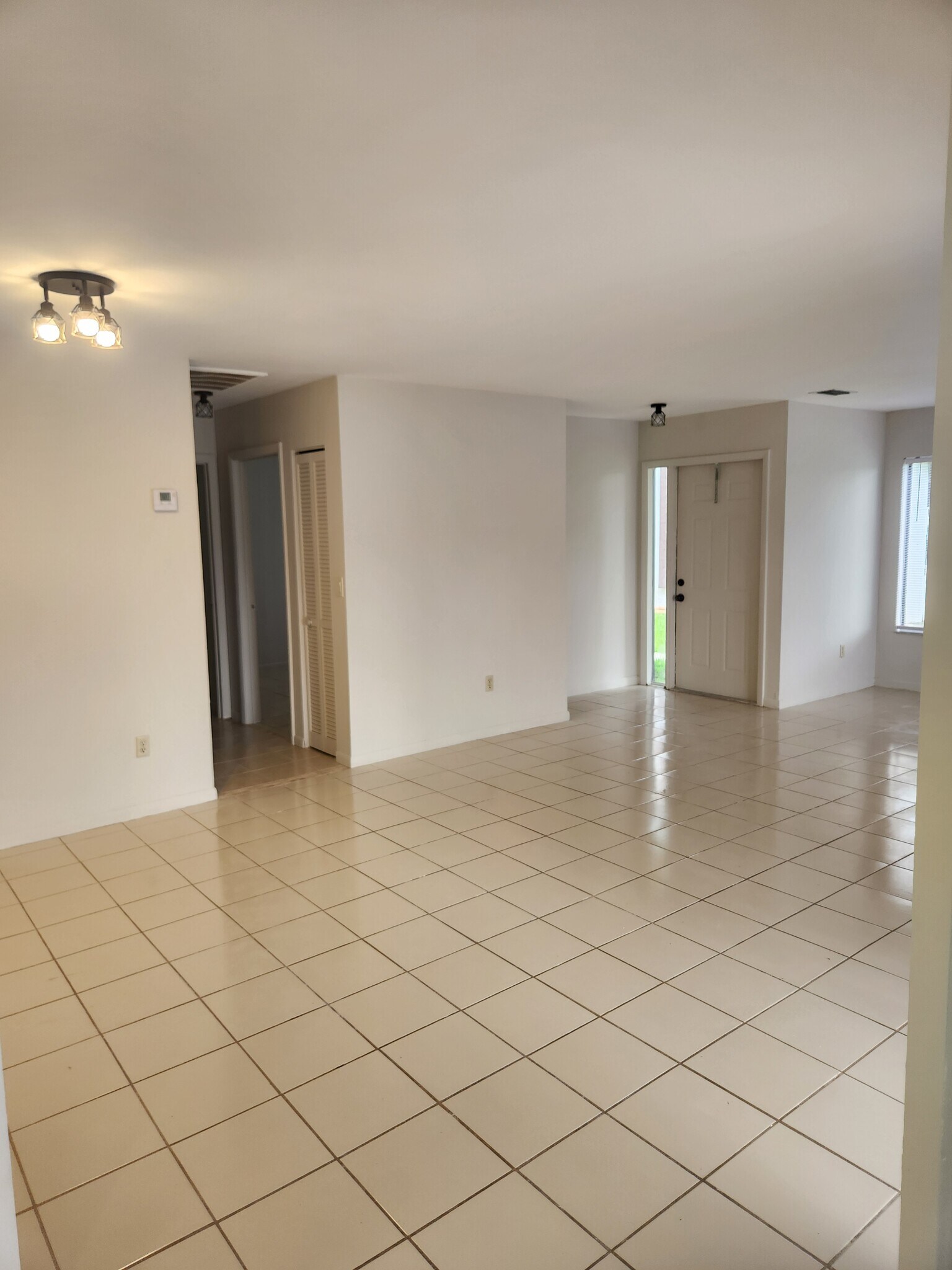 Building Photo - 9712 Saratoga Park Ct
