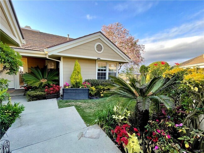 Primary Photo - 6 Saros