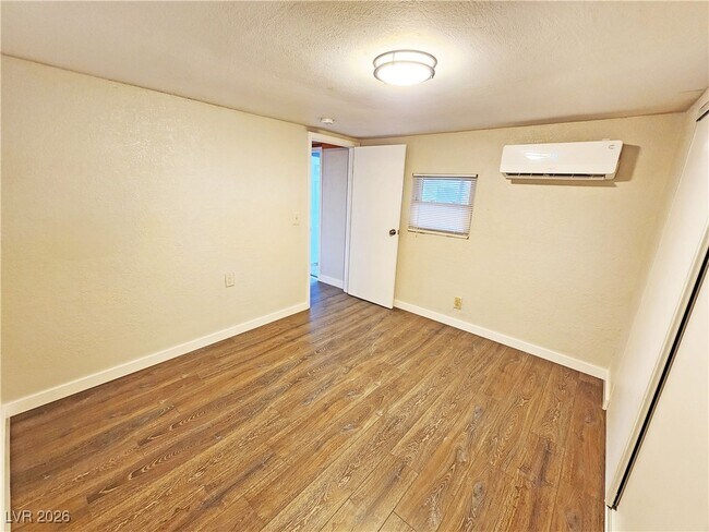 Building Photo - 2220 W Bell Vista Ave