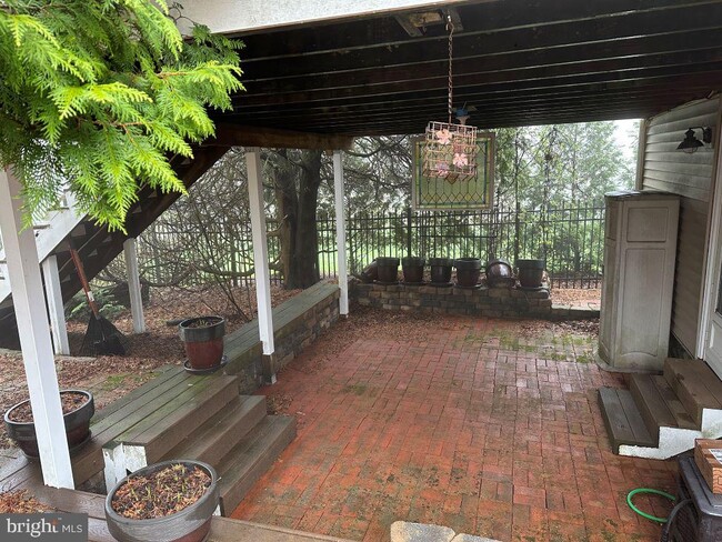 Building Photo - 14822 Charmian Rd