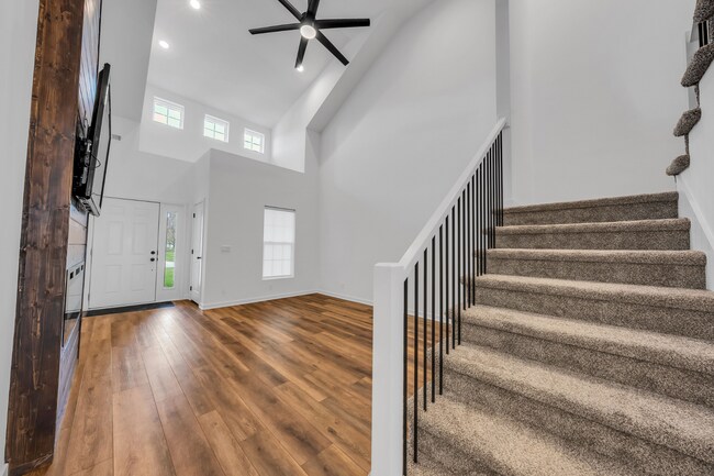 Building Photo - Modern Duplex with Spacious Design & Upsca...
