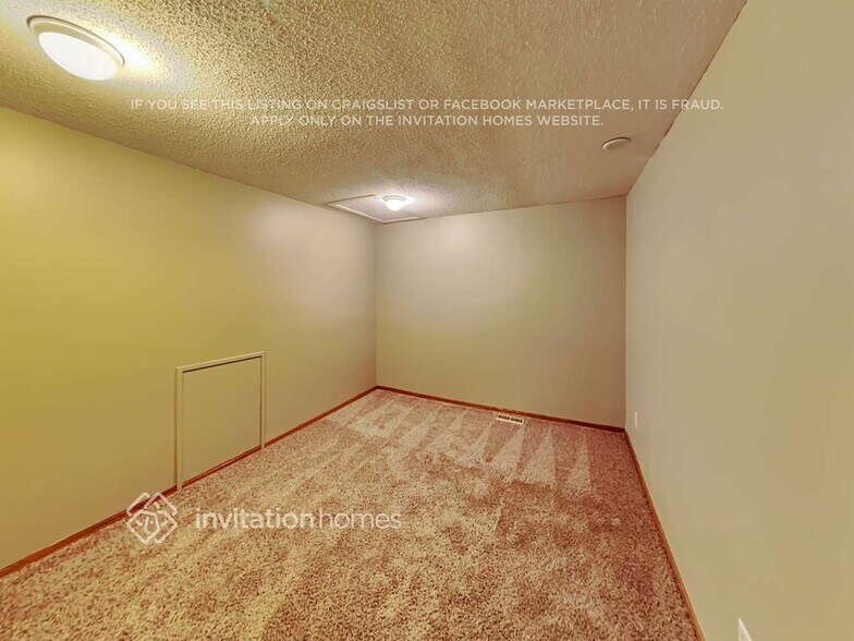 Building Photo - 1730 Atwater Path E