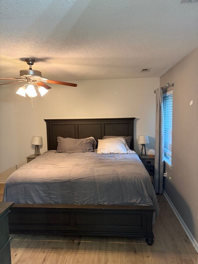 Building Photo - 207 Bluebird Ct