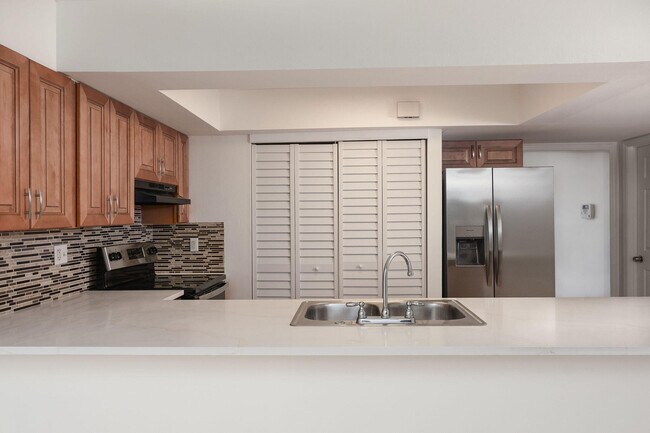 Building Photo - 1253 White Pine Dr