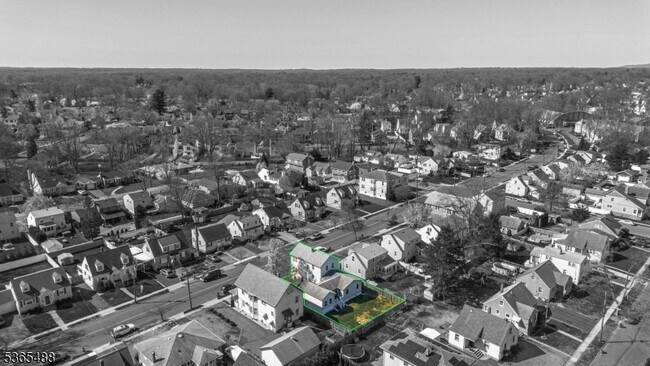 Building Photo - 536 Spruce Ave