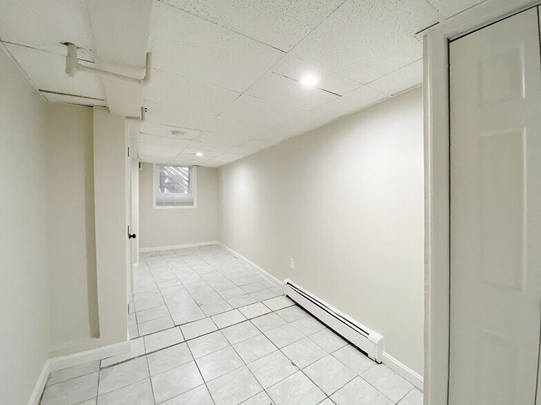 Building Photo - 186 Chelsea St