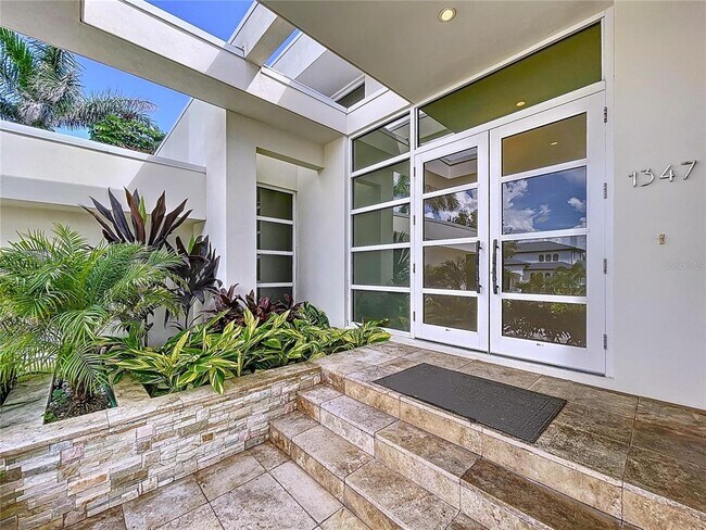 Building Photo - 1347 Harbor Dr