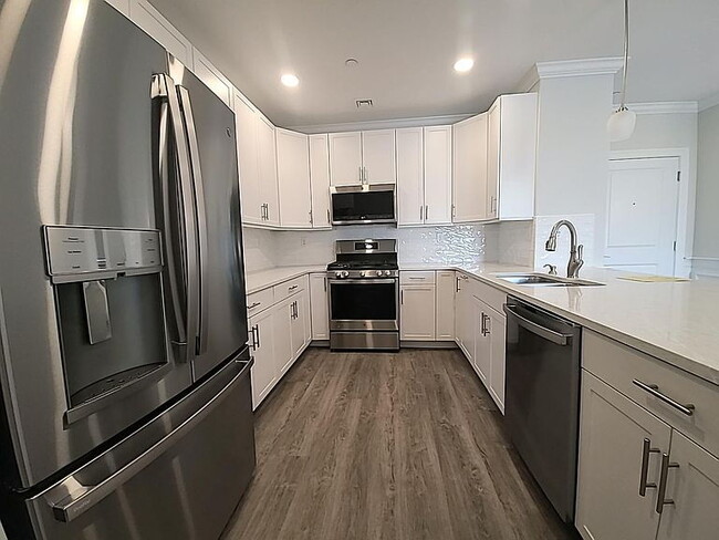 Building Photo - "Spacious 2-Bed, 2-Bath Gem in Medford - 1480 Sq Ft of Comfort Awaits!"