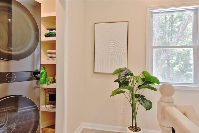 Building Photo - 2125 Clay Rd SW