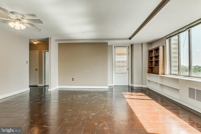 Building Photo - 1121 Arlington Blvd