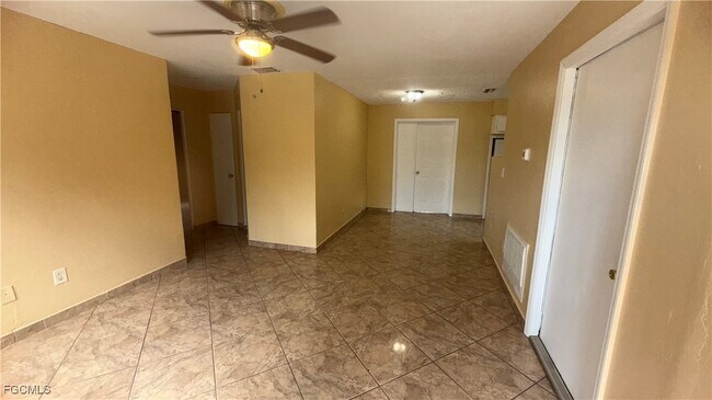 Building Photo - 2401 Hunter Terrace