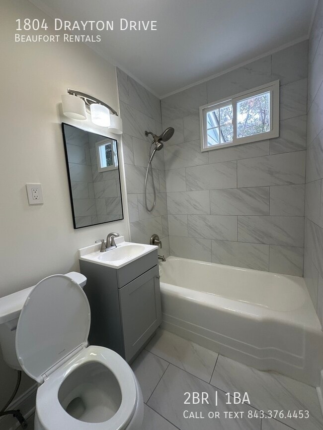 Building Photo - 1804 Drayton Dr