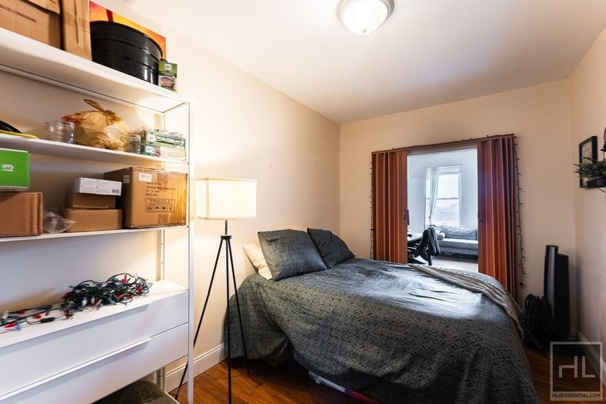 Building Photo - 4 AVENUE