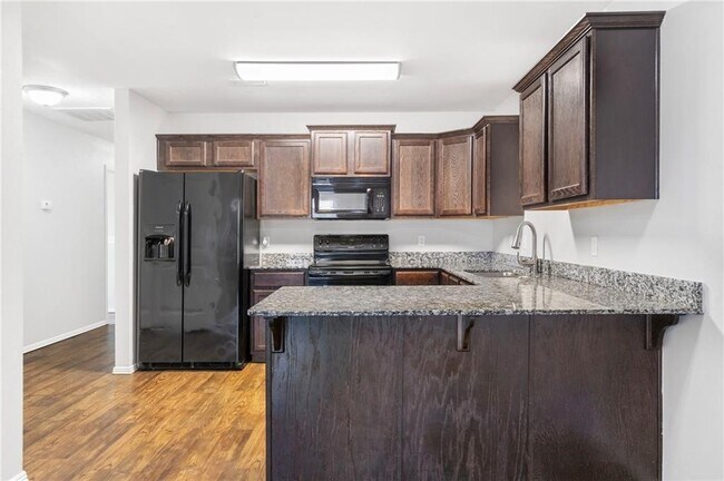 Building Photo - 103 Foxglove St