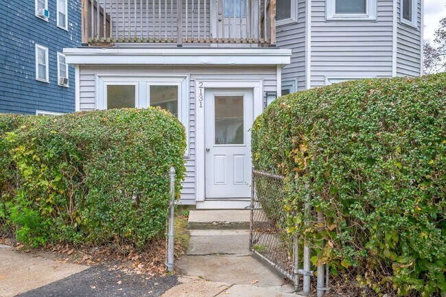 Building Photo - 2131 Dorchester Ave