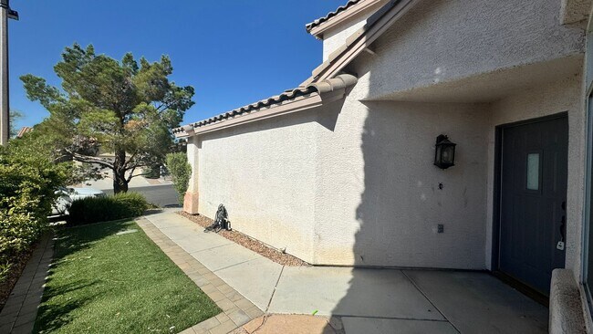 Building Photo - Summerlin 4 bedroom 3 car garage