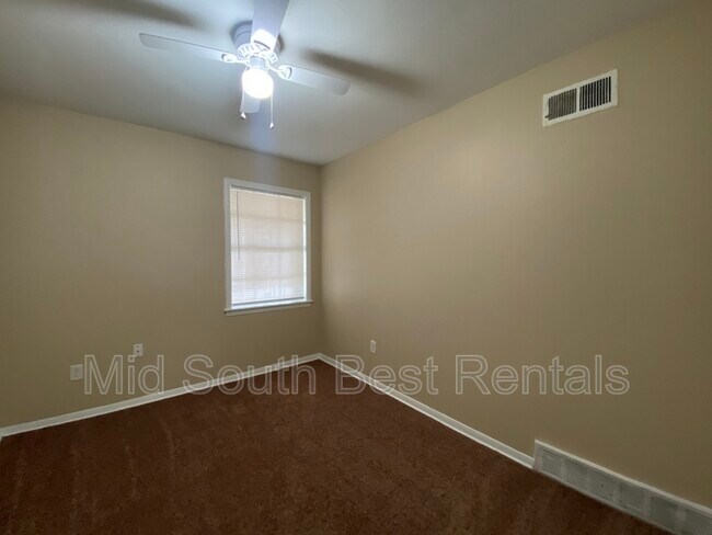 Building Photo - 3988 Oakshire St