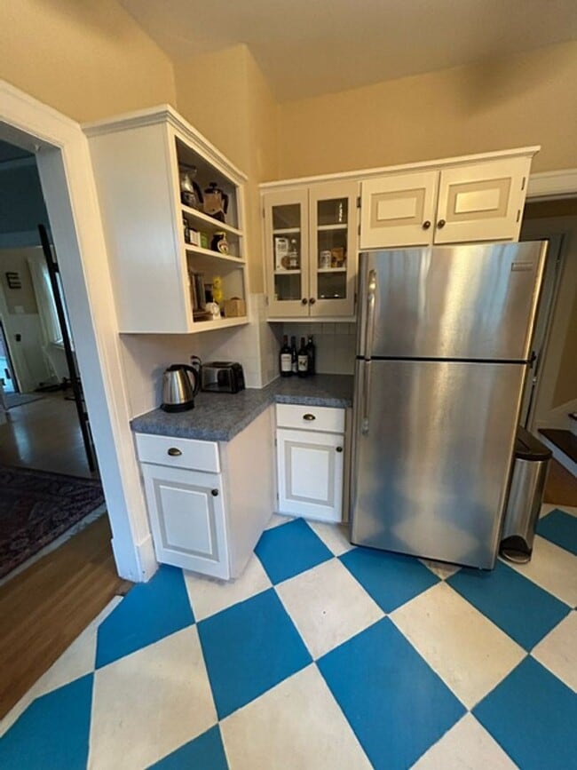 Building Photo - Whitefish 3 Bedroom partially furnished home with garage and private yard