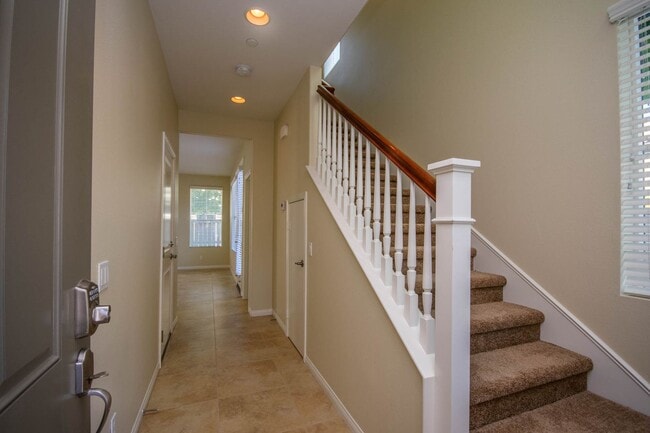 Building Photo - 3BD Home in the Belmount Community of San ...