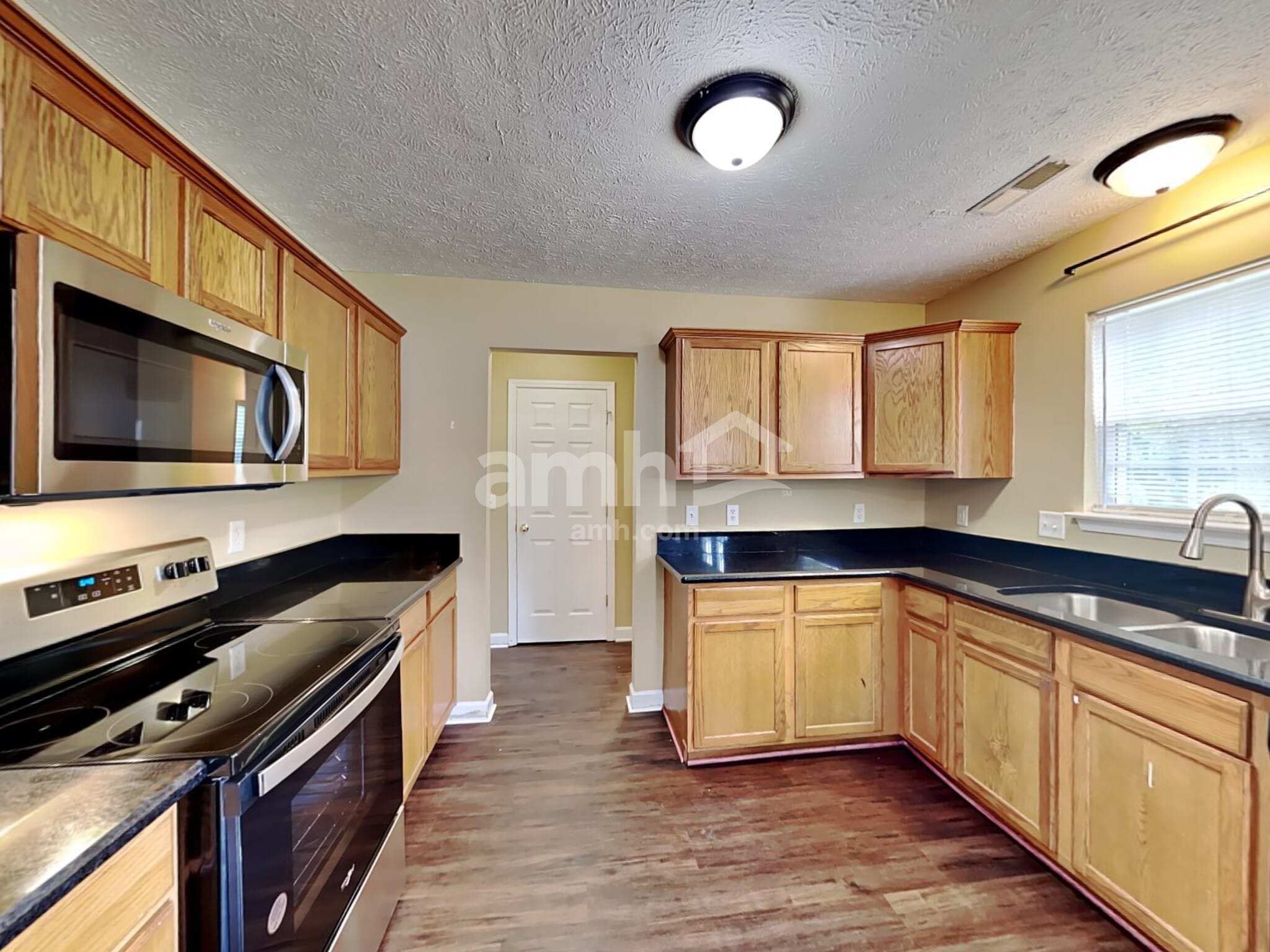 Building Photo - 6012 Mountview Dr