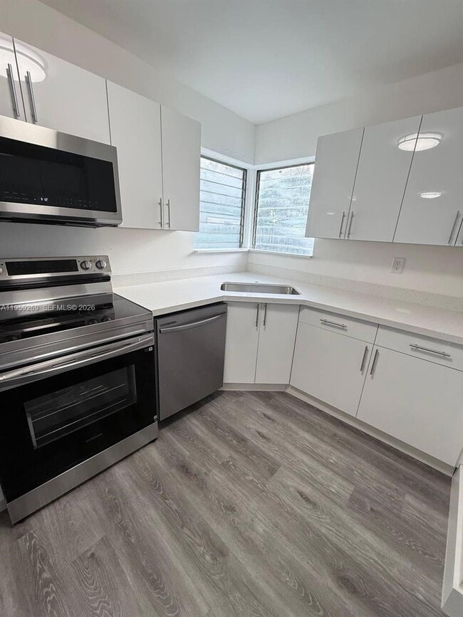 Building Photo - 3510 SW 36th Ct