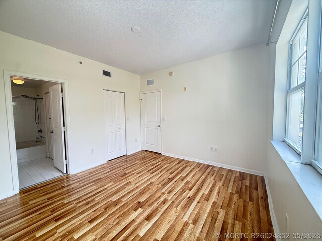 Building Photo - 5800 W Sample Rd