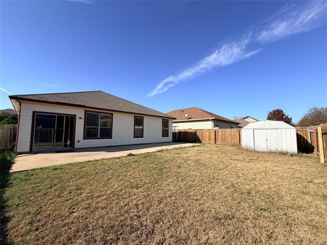 Building Photo - 1721 E Mesa Park Dr