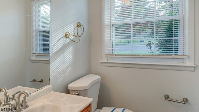 Building Photo - 247 Fairfield Ln