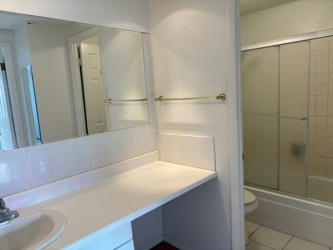 Building Photo - 2nd floor condo