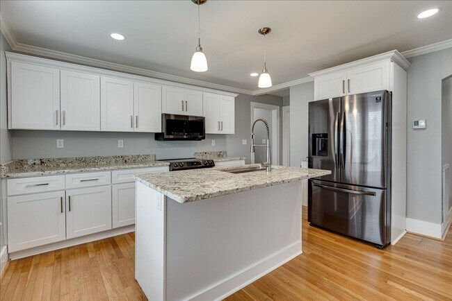 Building Photo - 3 bedroom home in Red Bank!