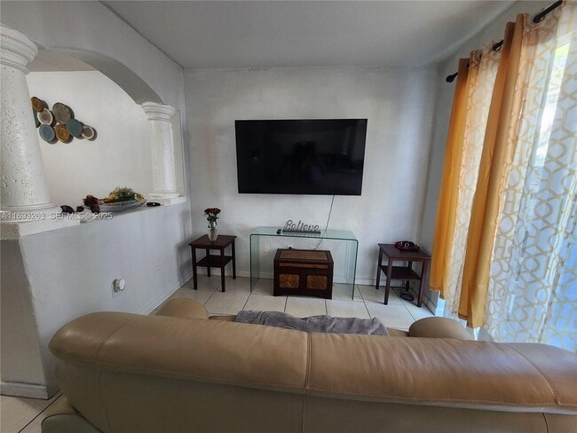 Building Photo - 2717 SE 15th Pl