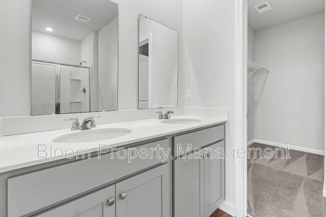 Building Photo - 602 Solar Ct