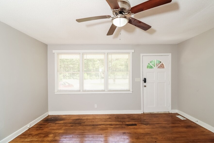 Building Photo - 883 Medfield Rd