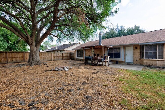 Building Photo - 5102 Parsley Ave