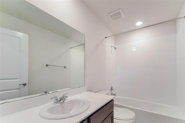 Building Photo - 824 English Dr