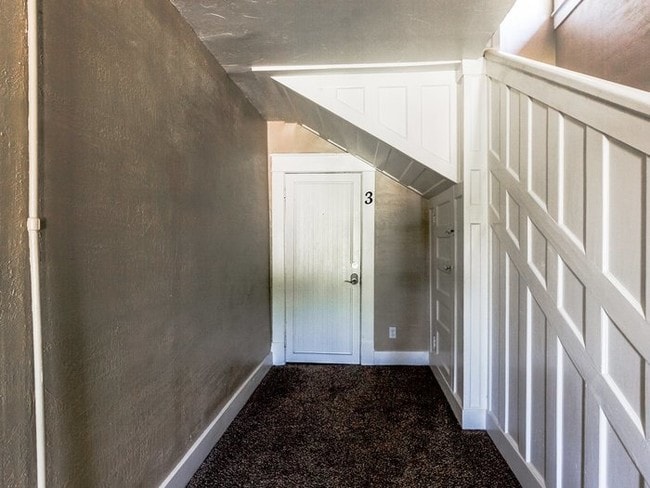 Building Photo - 715 Asp Ave