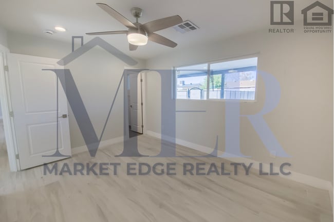 Building Photo - 4Bed/2Bath House at University/Dobson--Complete Remodel w/Pool!