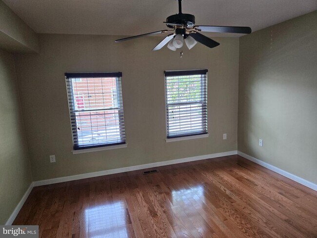 Building Photo - 33 S Ann St