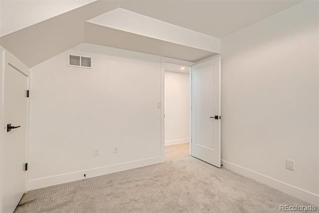 Building Photo - 1105 S Dahlia St