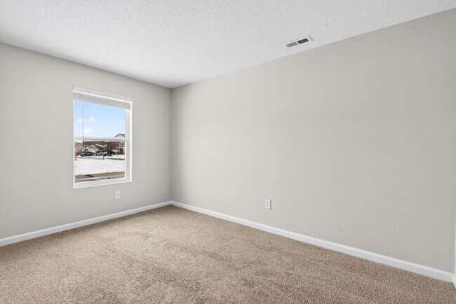 Building Photo - Gorgeous 3 Bed 2 Bath in Quiet Neighborhood!