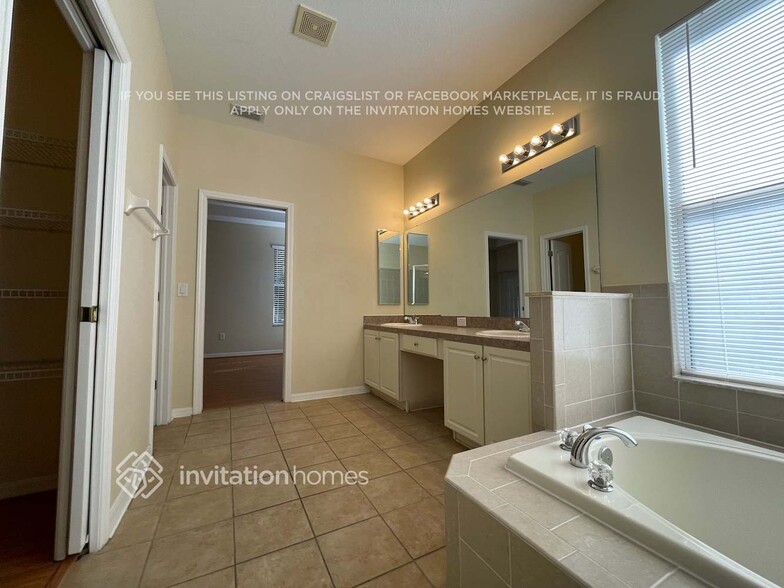 Building Photo - 15833 Pond Rush Ct