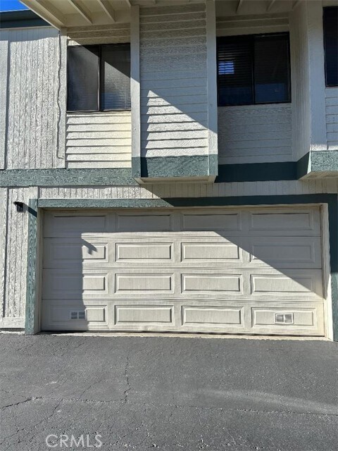 Building Photo - 10475 Newhome Ave