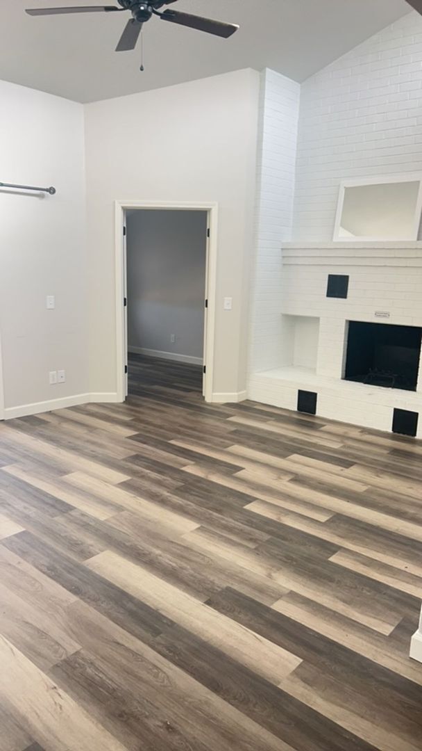 Building Photo - Fun and Stylish Living at Madison Manor! Top-Floor Condo with Vaulted Ceilings and Skylights