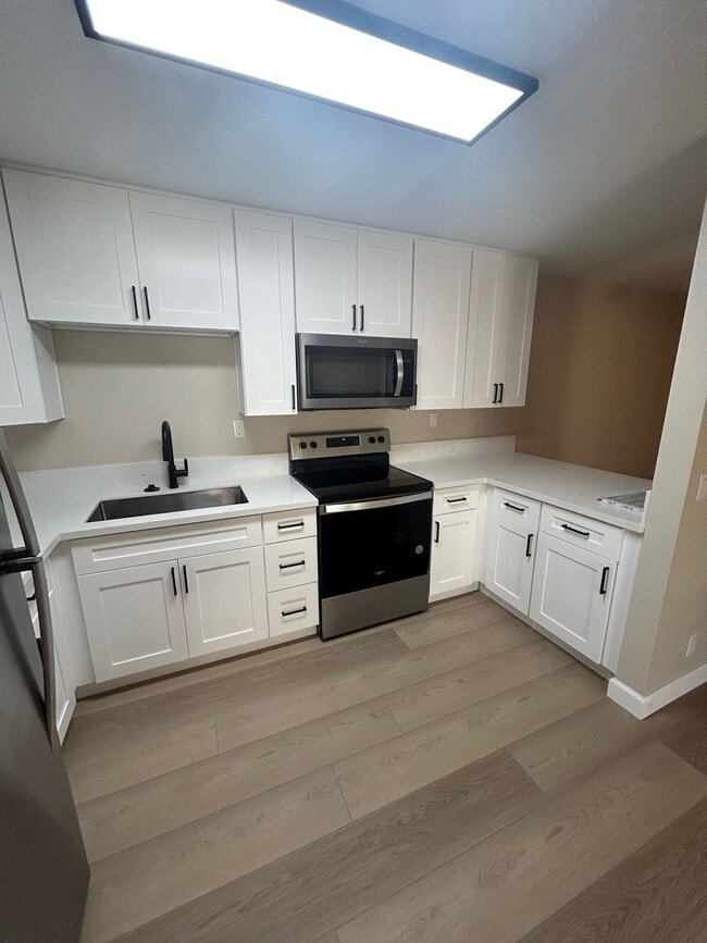 Building Photo - Beautiful Remodeled 2 bedroom 1 bath